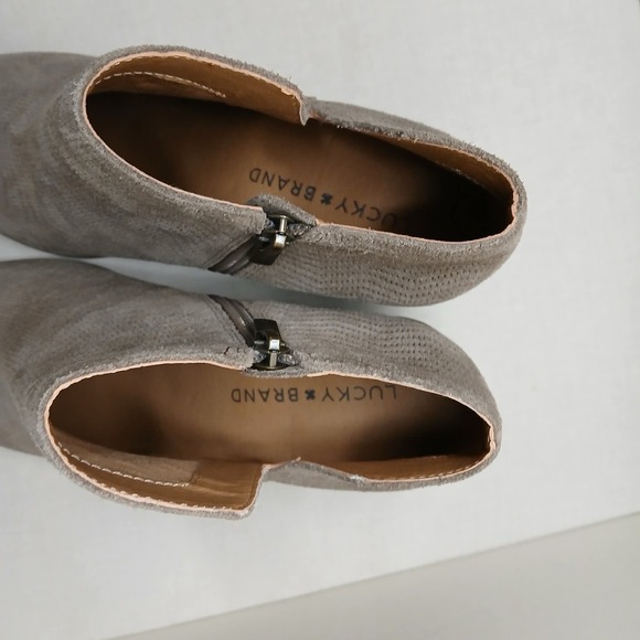 Lucky Brand Taupe Suede Ankle‎ Boots Women's 7.5 Side Zip Block Heel - Picture 4 of 10
